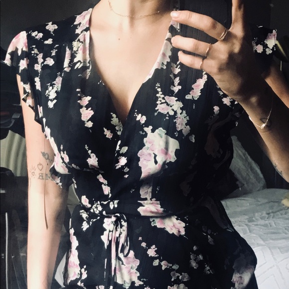 REFORMATION, BLACK FLORAL WRAP BLOUSE SIZE M - Picture 3 of 3